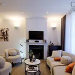 Charming Mews House In The Heart Of South Kensington