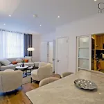 Charming Mews House In The Heart Of South Kensington