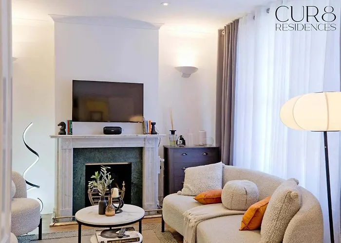 Charming Mews House In The Heart Of South Kensington